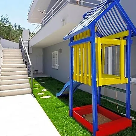 Makarska Apartments 호텔